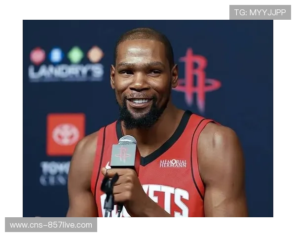 詹姆斯杜兰特赛前拥抱，湖火大战传承与竞争并存